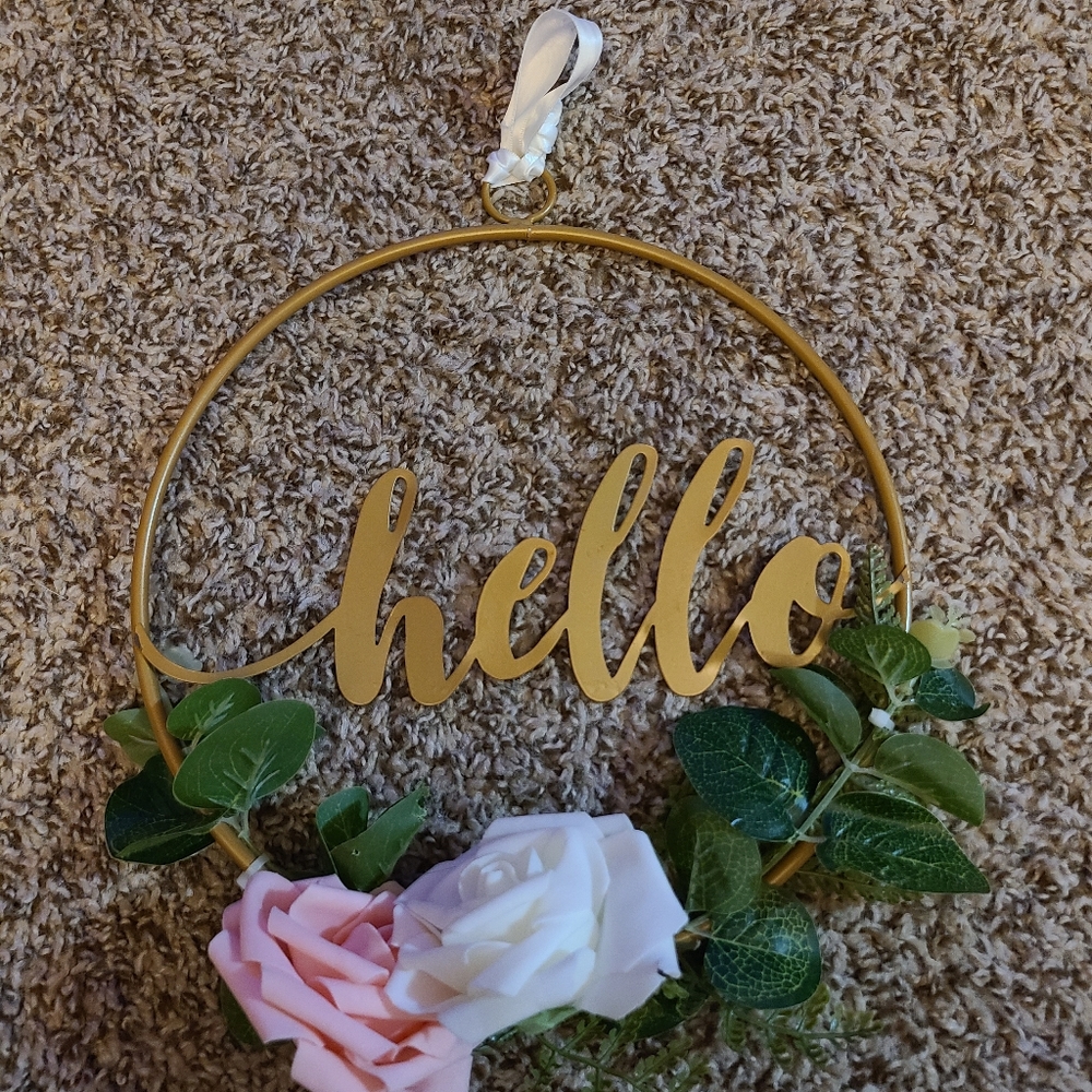 Hello wall decor